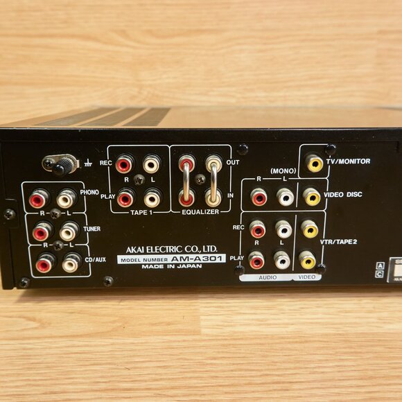 Akai AM-A301 Stereo Integrated Amplifier/Tested/ Vintage/ Made in Japan - Picture 7 of 8